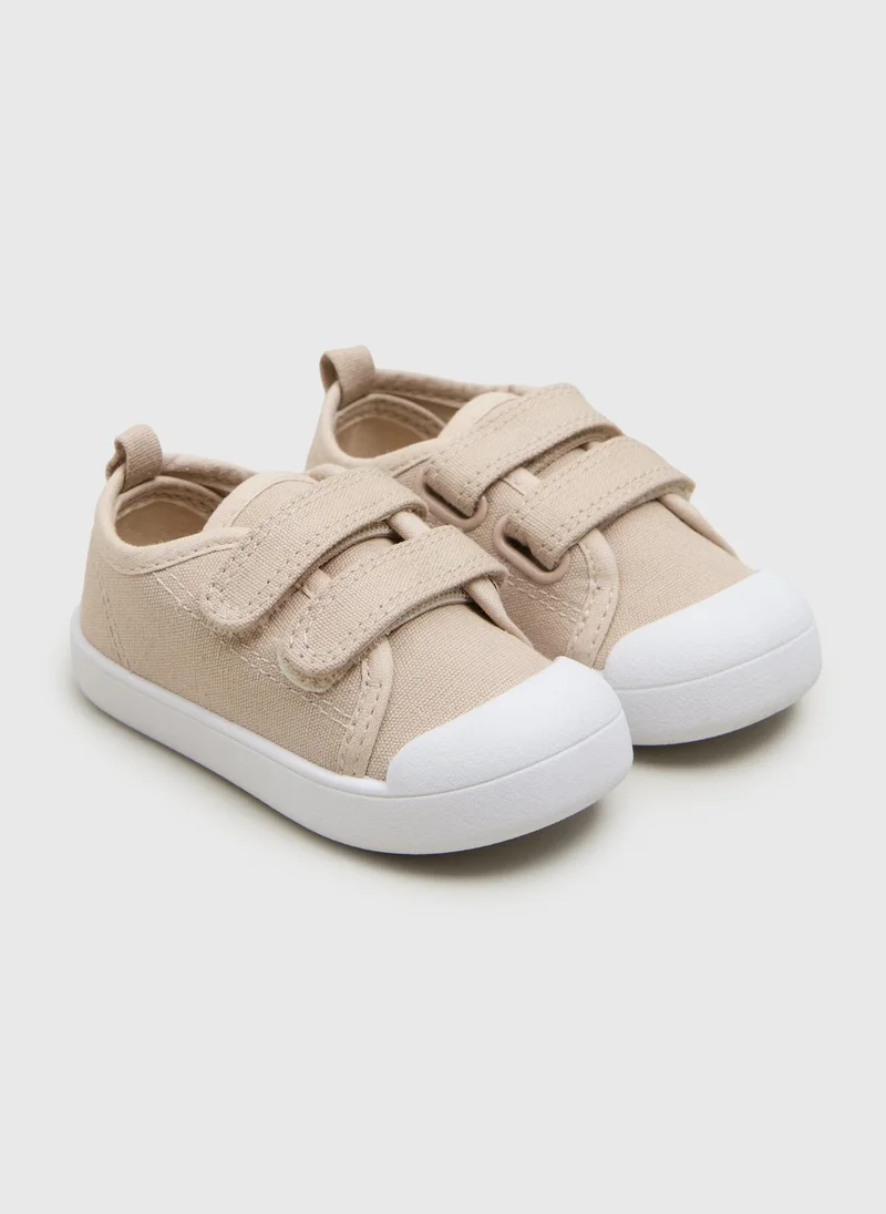 ماتلان Boys Beige Canvas Shoes